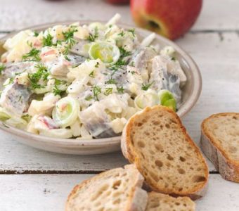 salade-de-harengs-aux-pommes-creme-au-raifort_5500969