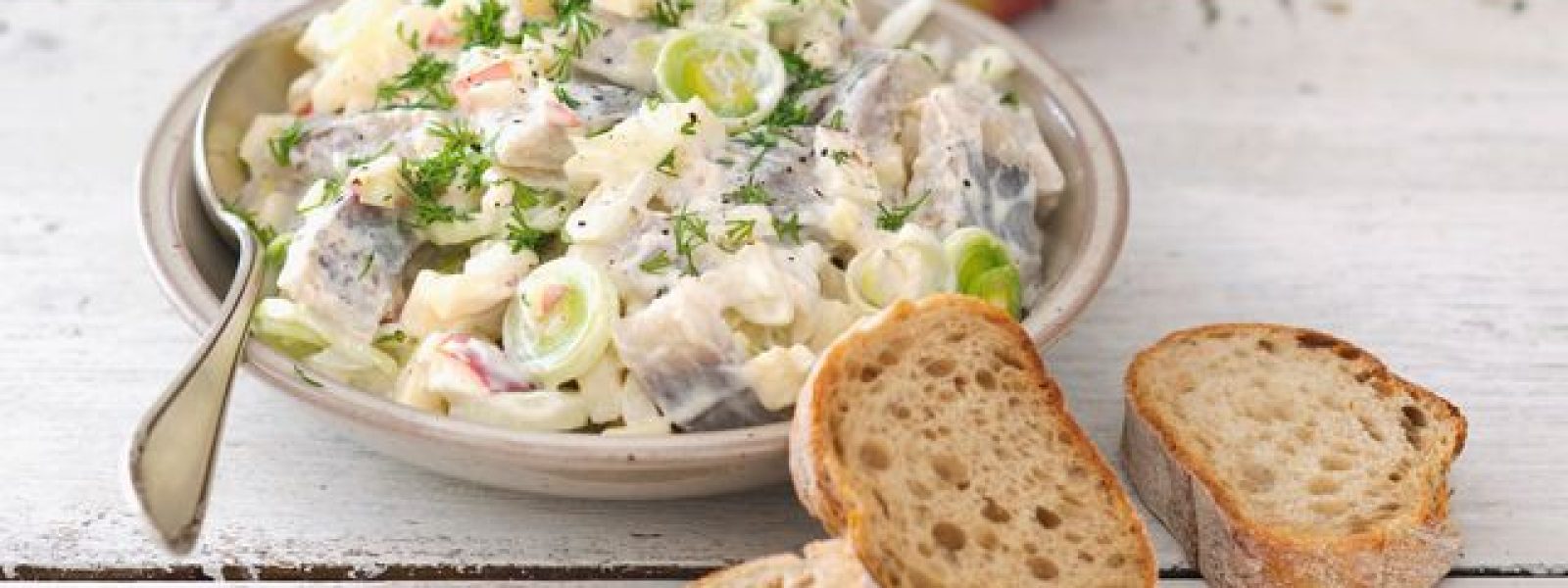 salade-de-harengs-aux-pommes-creme-au-raifort_5500969